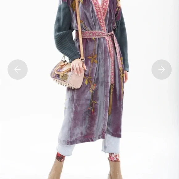 Arrata Velvet Embroidered Kimono - Picture 3 of 8